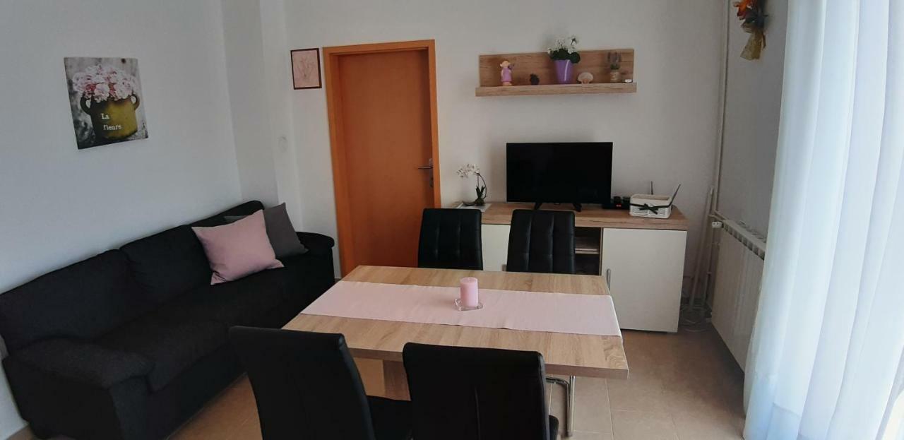 Apartmani Ana เซรส ภายนอก รูปภาพ