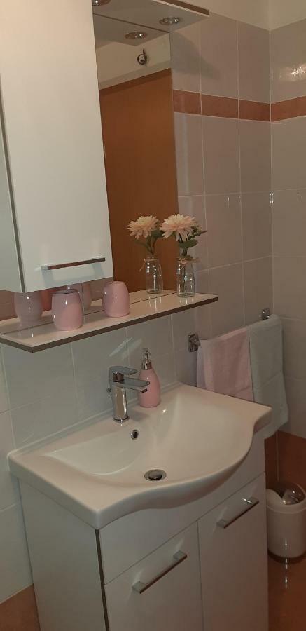 Apartmani Ana เซรส ภายนอก รูปภาพ