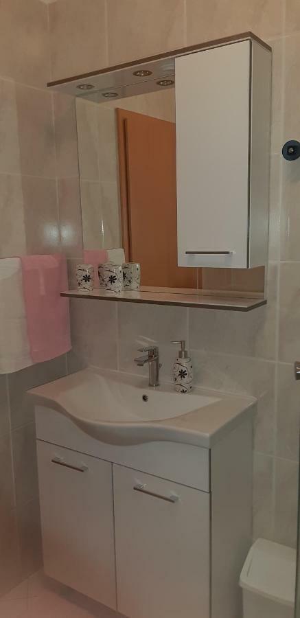 Apartmani Ana เซรส ภายนอก รูปภาพ